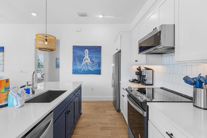 118 Luxury 4 Bed with Den 45 Bath - Heated Pool & Spa - image 2
