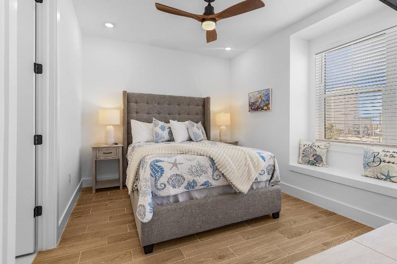 118 Luxury 4 Bed with Den 45 Bath - Heated Pool & Spa - image 11