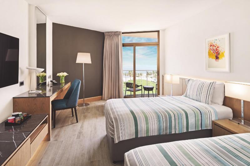 Family Sea View Room with Splash Park & Beach Access with Free Shuttle to Shopping Malls image 1