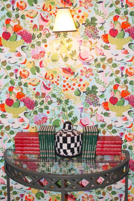 Entresol Family Room image 3