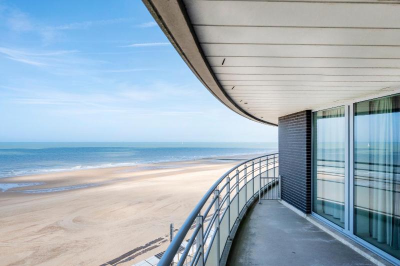 One-Bedroom Premium Apartment with Ocean View image 2