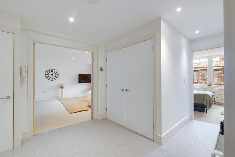 The Jade Suite - The Jewellery Suites 3 bed 3 bath - image 4
