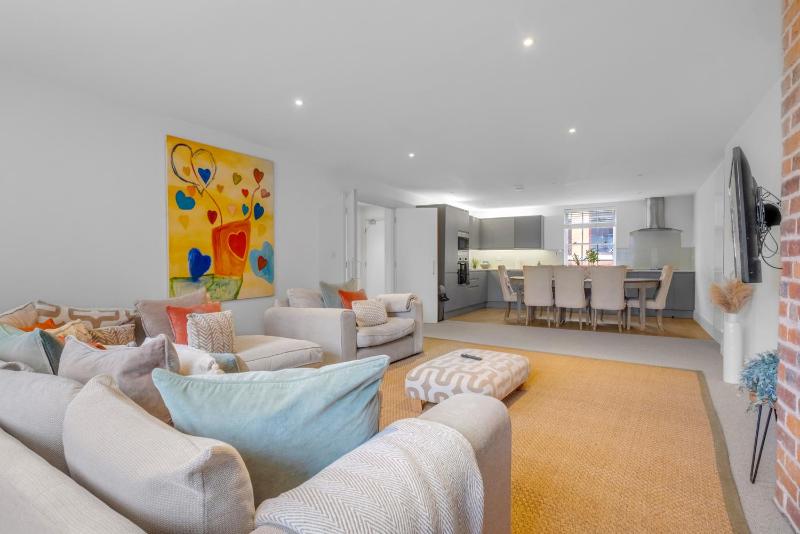 The Jade Suite - The Jewellery Suites 3 bed 3 bath - image 16