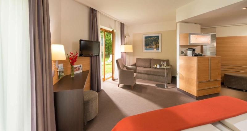 Deluxe Double Room (2 Adults + 1 Child) image 1