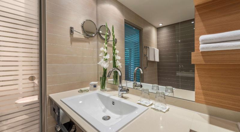 Deluxe Double Room (2 Adults + 1 Child) image 3