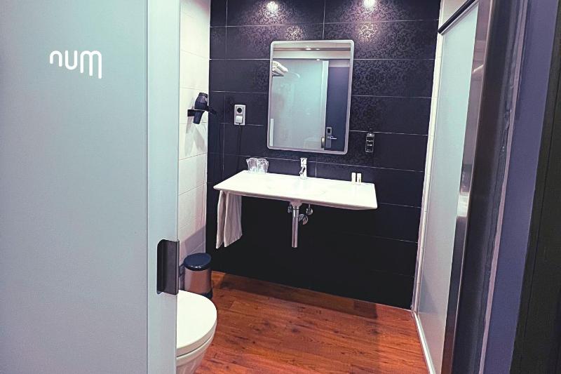 Double or Twin Room image 3