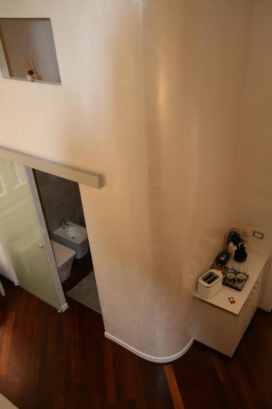 One-Bedroom Apartment - Separate Building image 3