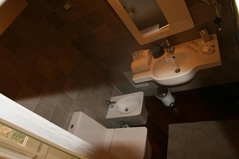 One-Bedroom Apartment - Separate Building image 4