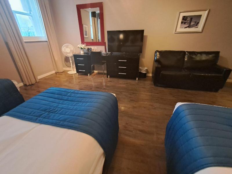 Standard Triple Room image 4