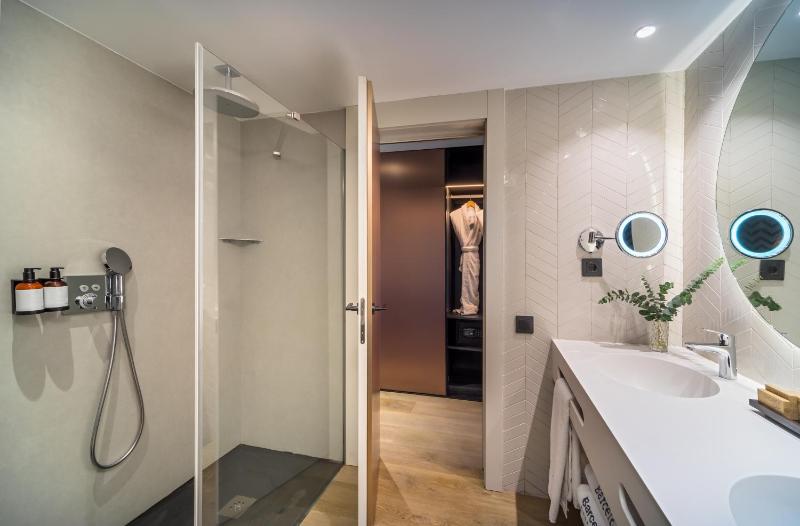 Family Suite Deluxe (2 Adults + 2 Children) image 1