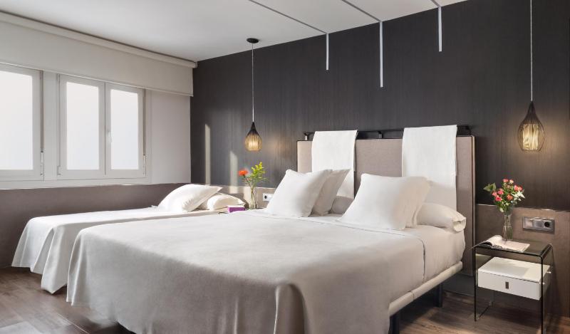 Standard Triple Room image 1