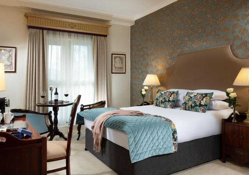 Double Room with Balcony image 1