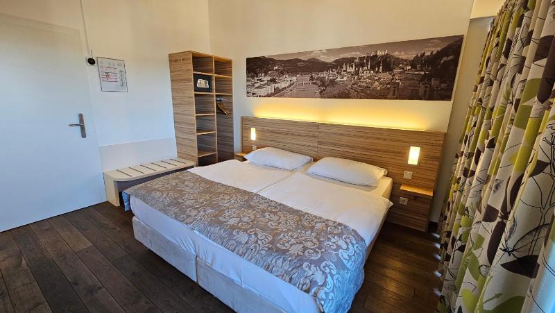 Comfort Double Room with Balcony image 4