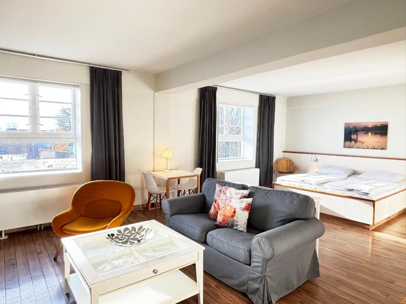 One-Bedroom Apartment image 1