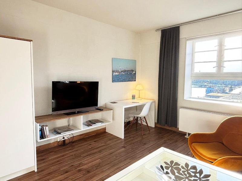 One-Bedroom Apartment image 4