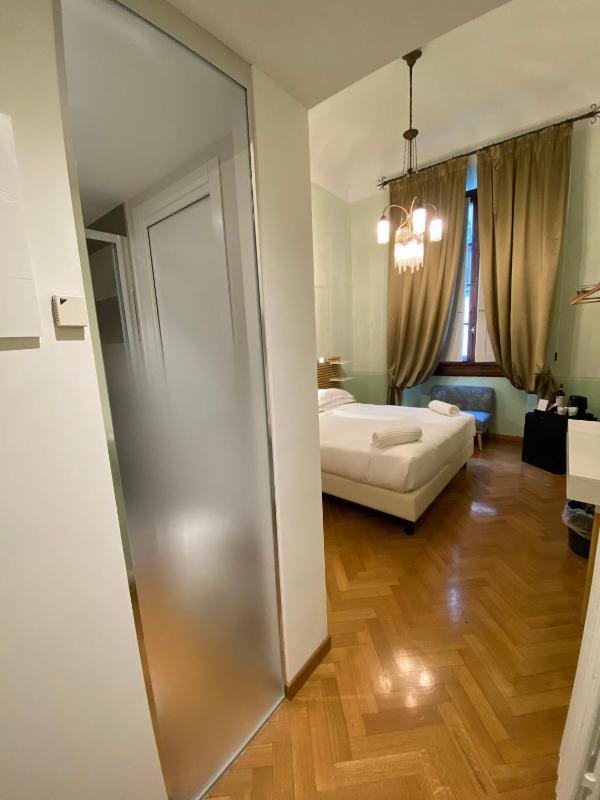 Double or Twin Room image 2