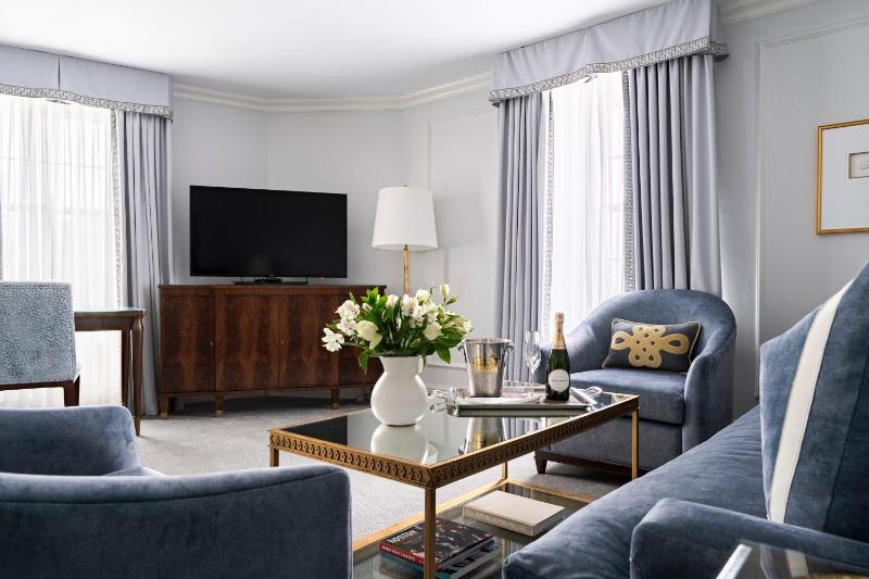 One-Bedroom King or Queen Suite image 4