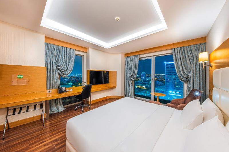 Premium King Room with Jetted Tub image 1
