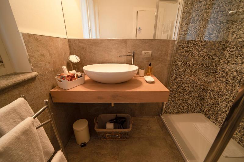 Double or Twin Room image 4