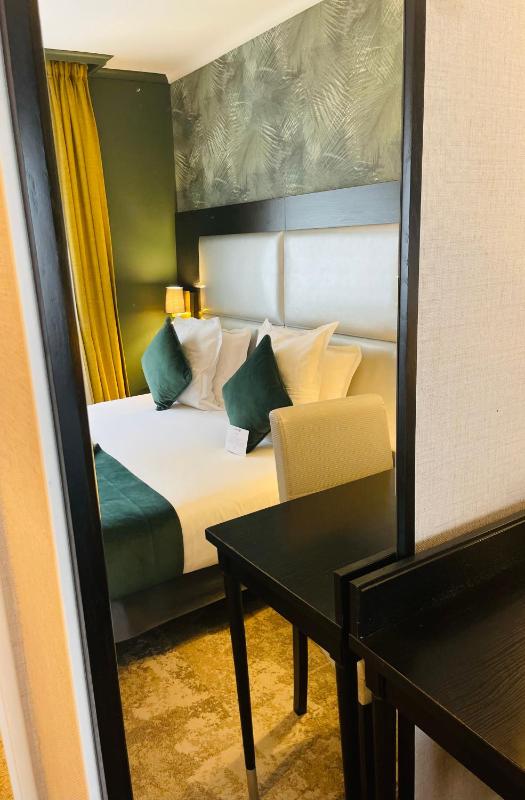Classic Double Room image 1