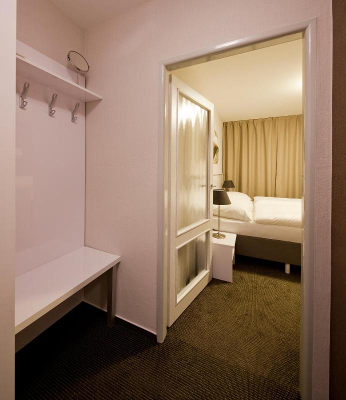 Standard Double or Twin Room with Extra Bed image 3