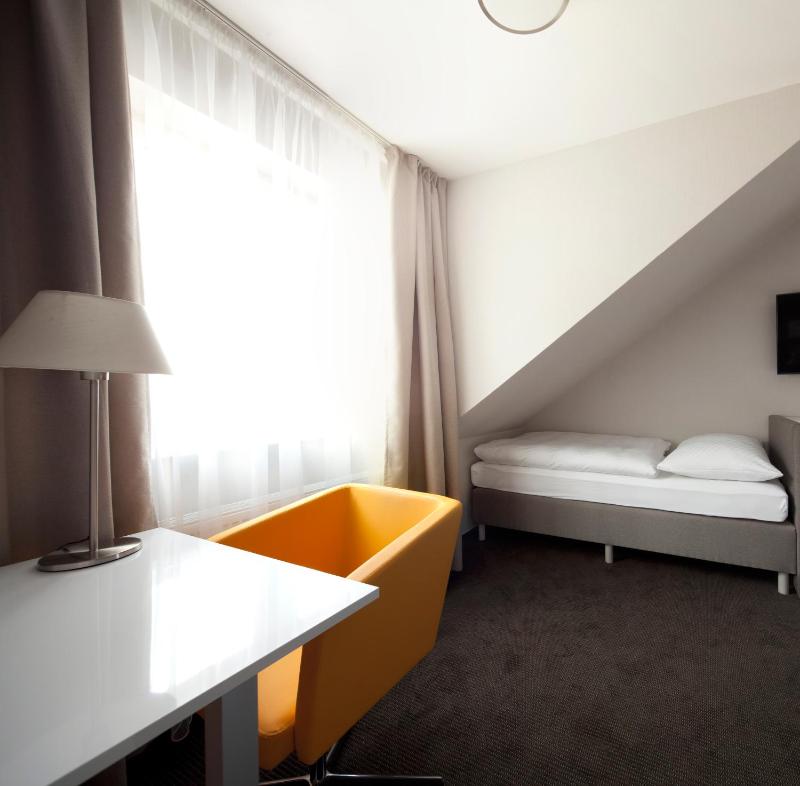 One-Bedroom Suite image 3