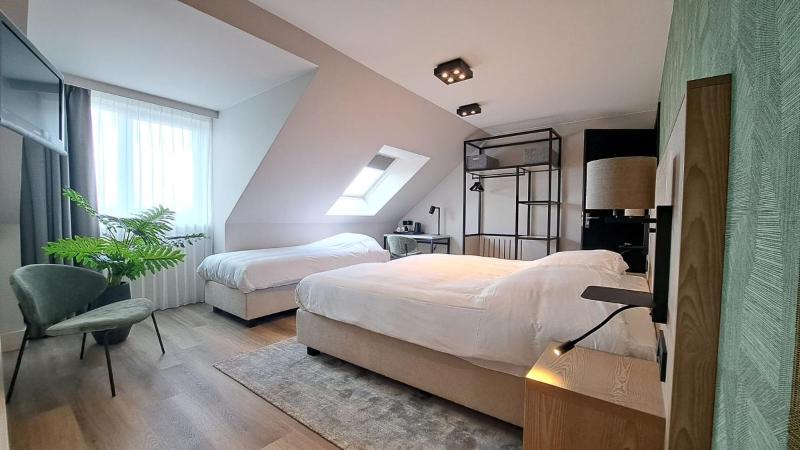 Twin Room image 2