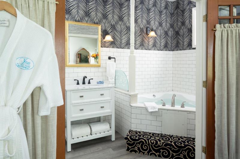 Deluxe Suite image 3