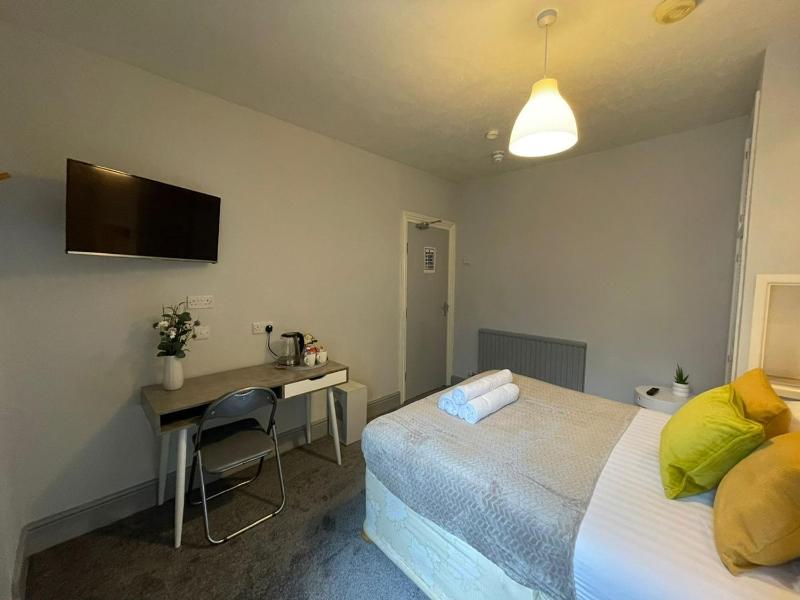 Double Room image 1