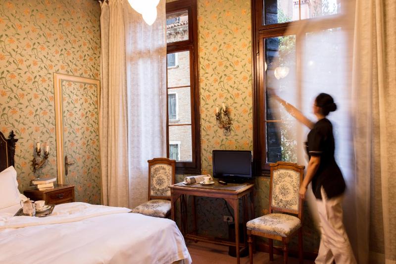 Superior Double Room with Garden View image 1