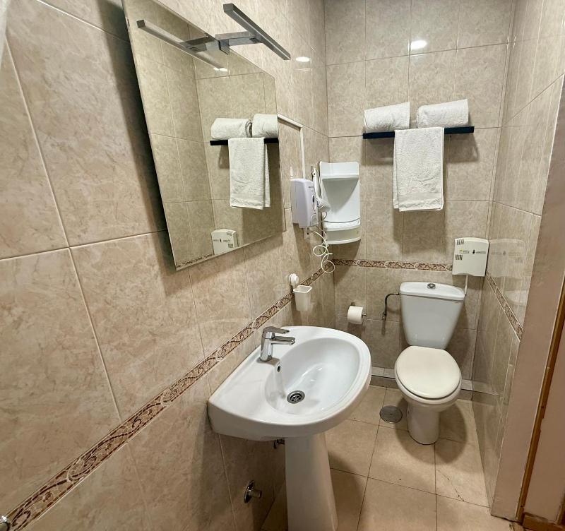 Standard Double Room image 3