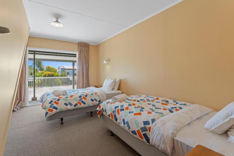 Willow Lake House - Lake Taupo Holiday Home - image 15