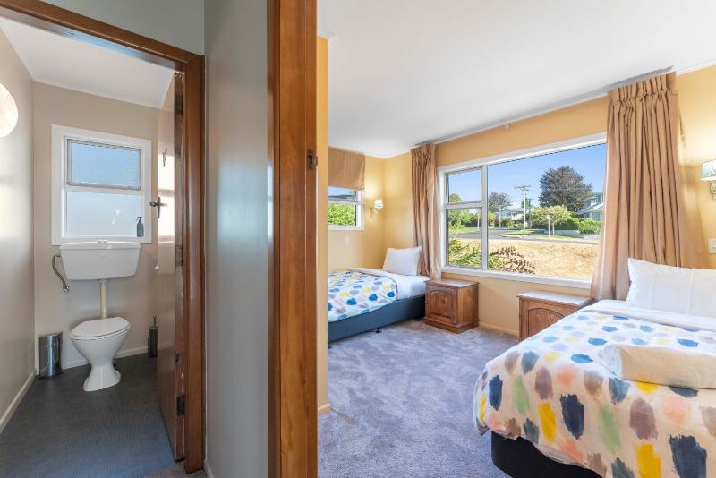 Willow Lake House - Lake Taupo Holiday Home - image 13