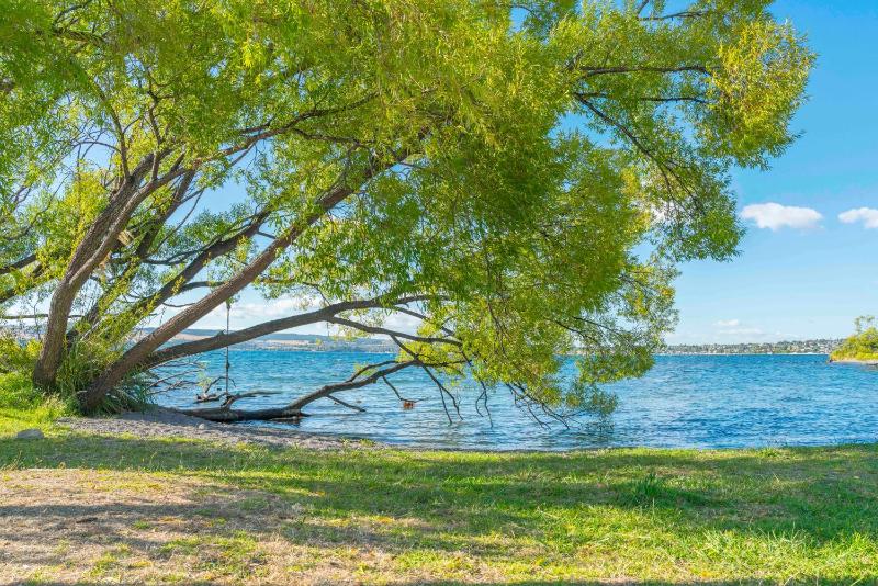 Willow Lake House - Lake Taupo Holiday Home - image 8