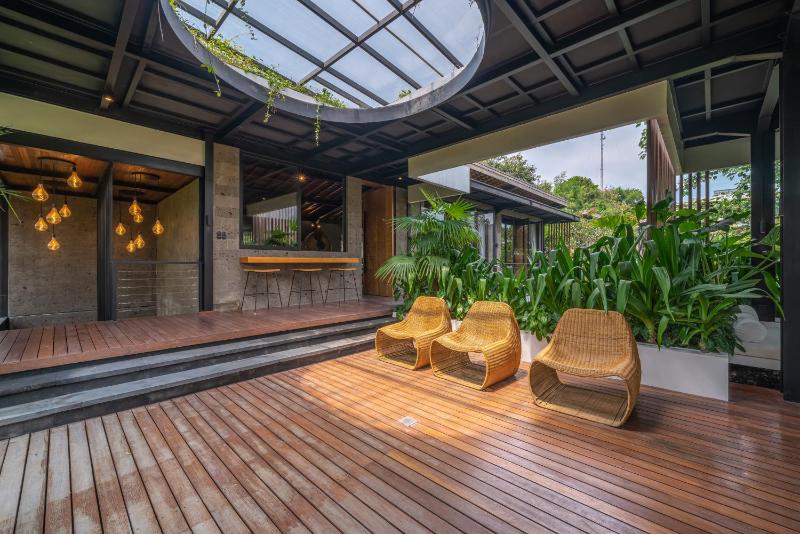 Yeh Gangga - HUGE 8BR 21max 3Pools Sauna Gym BBQ Rooftop! - image 3
