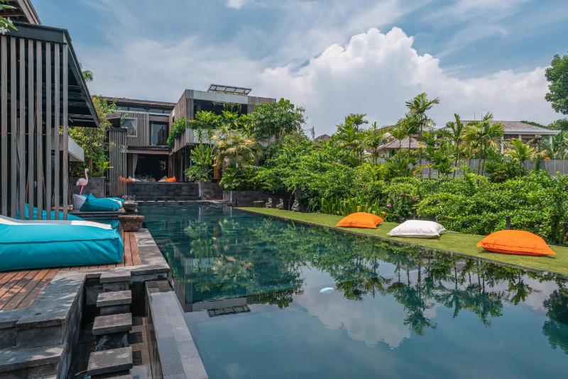 Yeh Gangga - HUGE 8BR 21max 3Pools Sauna Gym BBQ Rooftop! - image 15