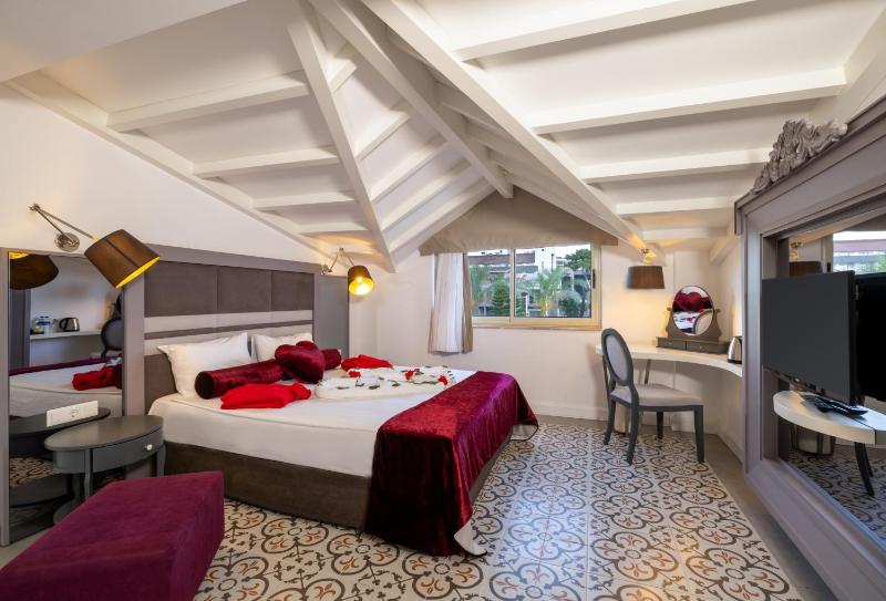 Double Room with Terrace image 3