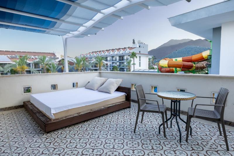 Double Room with Terrace image 1