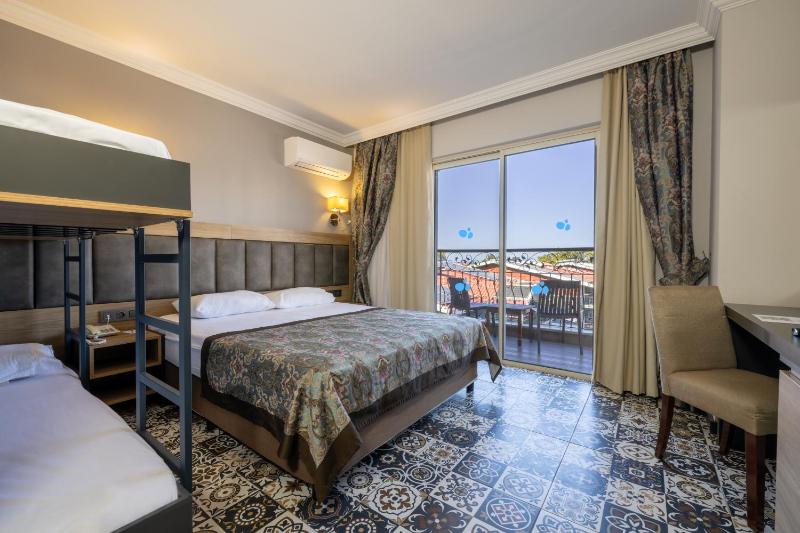 Twin Room image 3