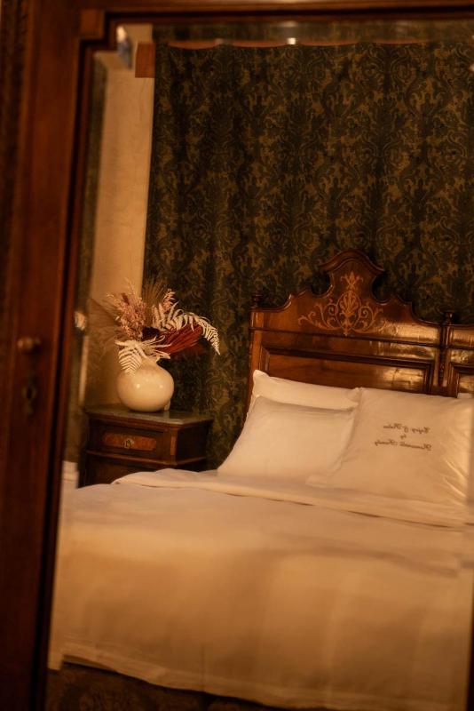 Classic Double Room image 2