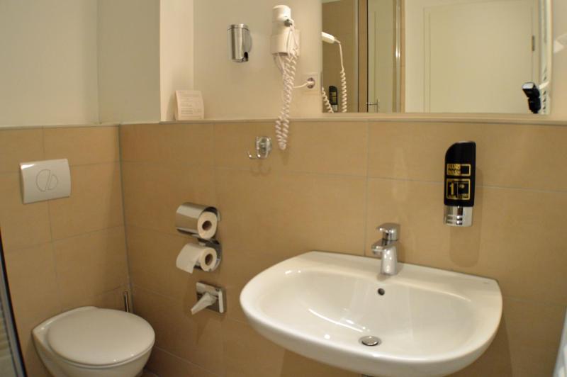 Comfort Single Room image 2