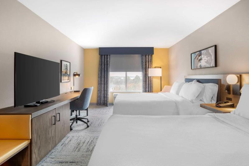 Queen Room with Two Queen Beds image 1