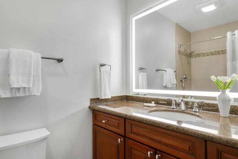Two-Bedroom Villa with Roll-in Shower - Mobility Accessible image 4