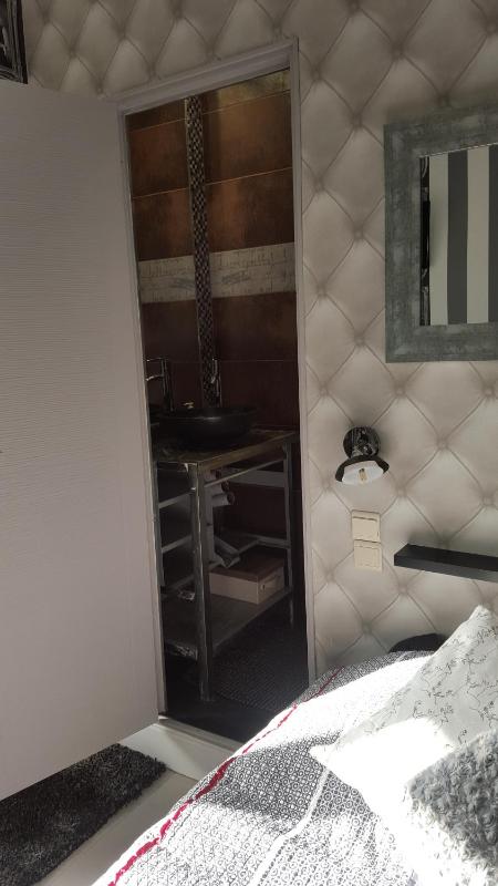 Black and White - Double or Twin Room with Private Bathroom image 4