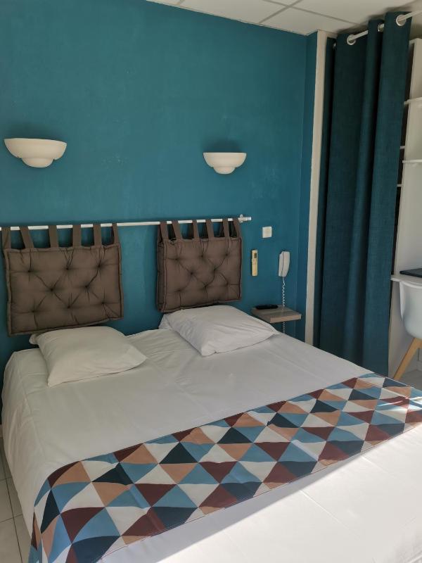 Double Room image 4