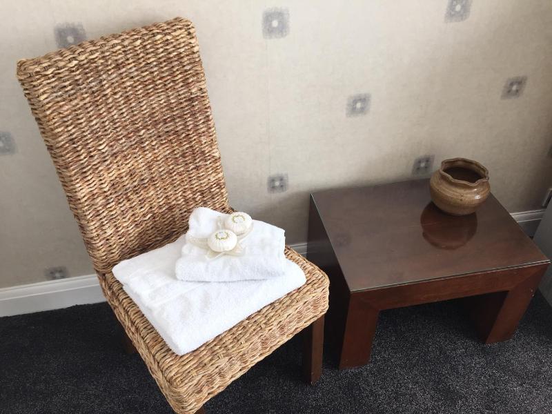 Single En Suite Room  image 3