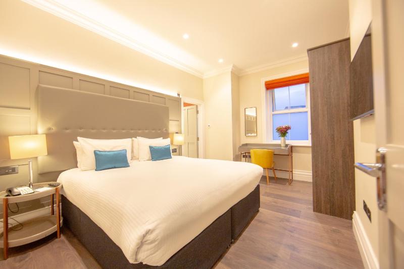Luxury Suite image 4