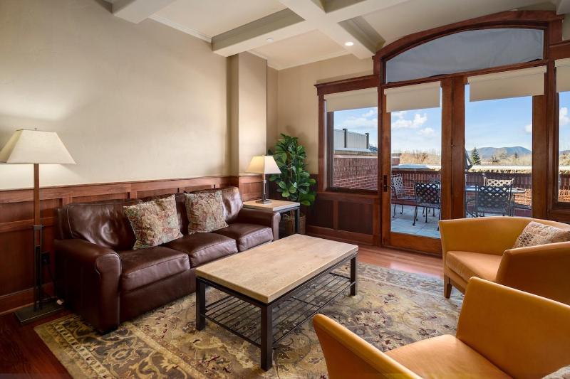 One-Bedroom Apartment image 1