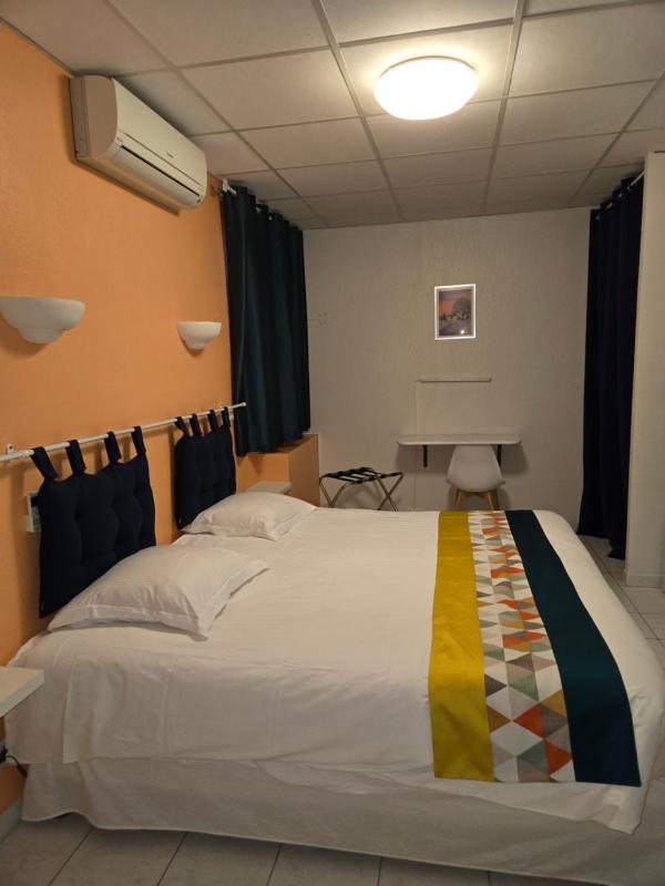 Large Double Room image 2