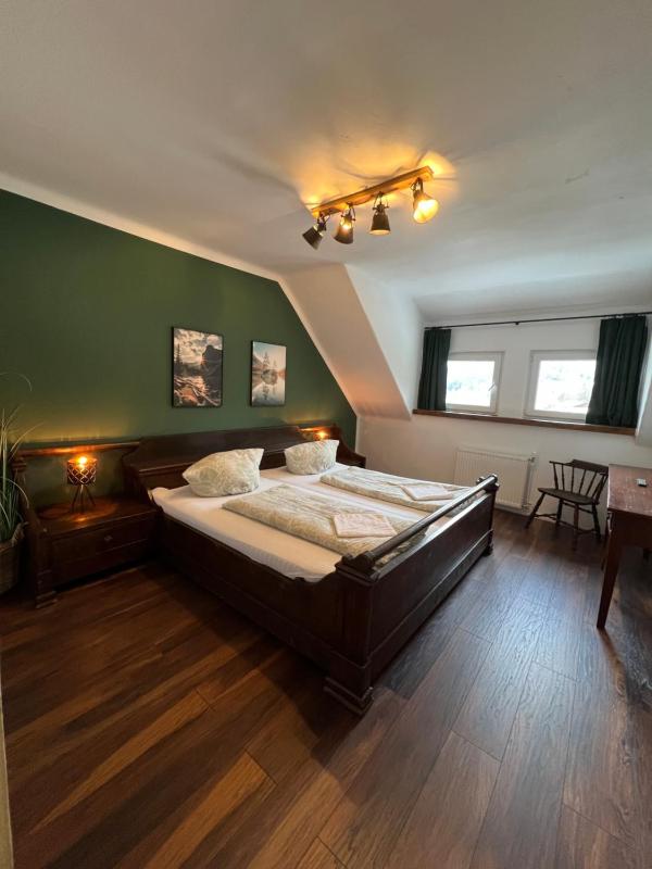 Double Room with Private Bathroom image 3